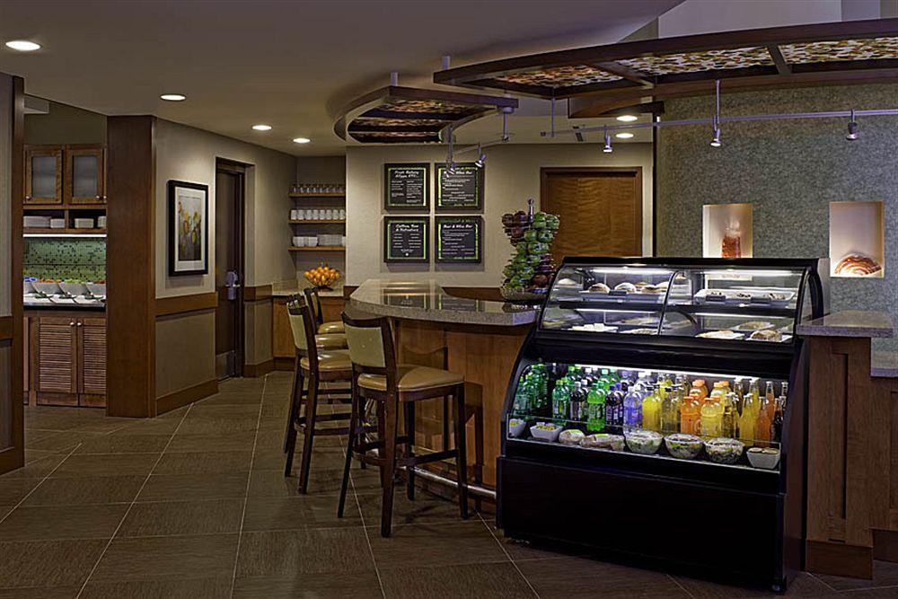 Hyatt Place Des Moines Downtown Restaurant photo